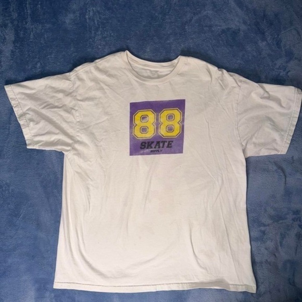 Vintage 88 Skate Supply white t-shirt with purple square graphic men size XL